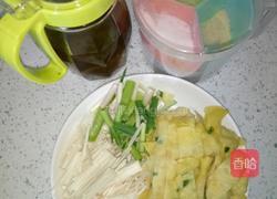 金针菇炒鸡蛋饼的做法图解3