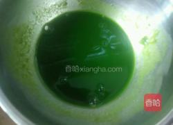 菠菜汁煎饼的做法图解1