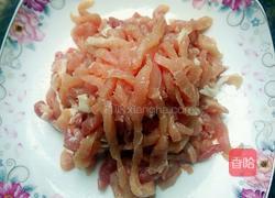 芹菜炒肉的做法图解1