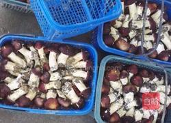大球盖菇炒肉的做法图解2