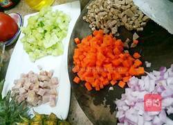 菠萝炒饭的做法图解1