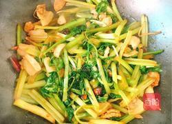 芹菜炒肉的做法图解11