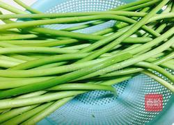 蒜苔炒鸡蛋的做法图解1