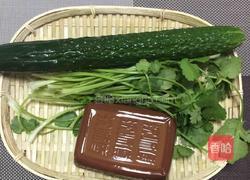 鸡蛋干凉拌黄瓜的做法图解2