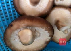 牛肉芹菜香菇抄手的做法图解2