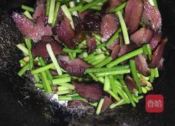 蒜苔炒腊肉的做法图解5