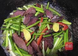 蒜苔炒腊肉的做法图解6