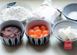 蛋黄酥的做法图解1