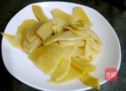 猪皮腌菜炒春笋的做法图解6