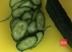 黄瓜豆皮炒鸡蛋的做法图解1