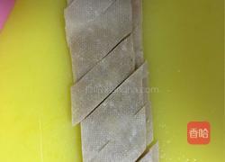 黄瓜豆皮炒鸡蛋的做法图解2