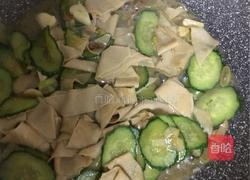 黄瓜豆皮炒鸡蛋的做法图解6