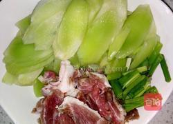 莴笋肉片汤的做法图解2