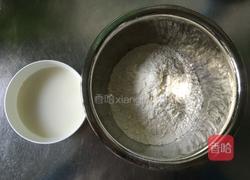 牛奶菊花馒头的做法图解1