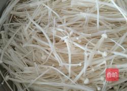 凉拌黄瓜金针菇的做法图解1