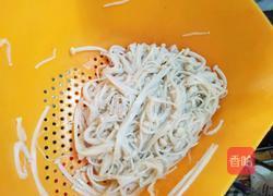 凉拌黄瓜金针菇的做法图解2