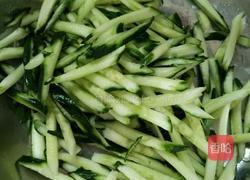 凉拌黄瓜金针菇的做法图解3