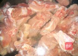 土豆炖排骨的做法图解2