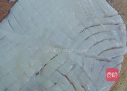 虾酱荷兰豆炒鲜鱿的做法图解1