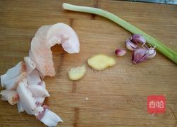 番茄鸡蛋肉渣包菜的做法图解1