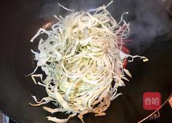 蚝油包菜丝的做法图解2