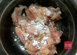 两丝炒鸡肉的做法图解7