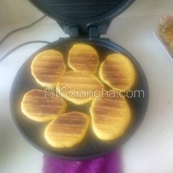 苞米面大饼子的做法 菜谱 香哈网 苞米面大饼子的做法 菜谱 香哈网