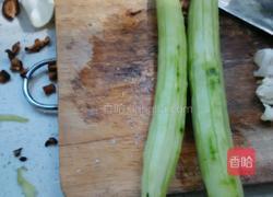 黄瓜炒虾仁的做法图解2