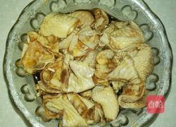 辣椒丝炒鸡爪筋的做法图解2