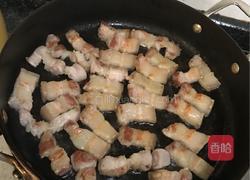 红烧肉炖鹌鹑蛋的做法图解2