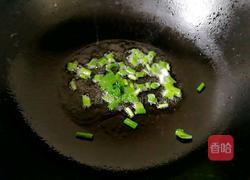 胡萝卜香菇肉末炒饭的做法图解3