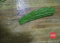 凉拌苦瓜的做法图解1