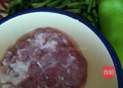 蒜薹炒肉的做法图解1