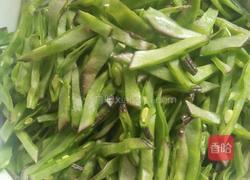 炒猪耳豆的做法图解1