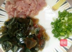 皮蛋瘦肉粥的做法图解2