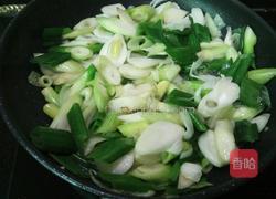老屋私房菜鸡蛋炒大葱的做法图解5