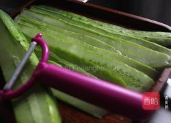 黄瓜片汆丸子汤的做法图解5