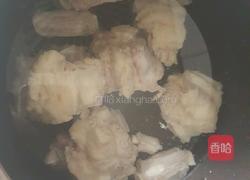 西红柿土豆牛尾汤的做法图解2