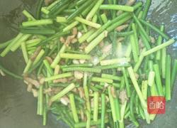 蒜台肉丁炒鸡蛋的做法图解6