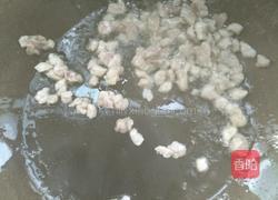 蒜台肉丁炒鸡蛋的做法图解3