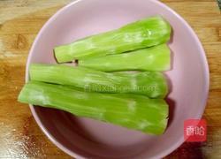 凉拌莴笋杆的做法图解1