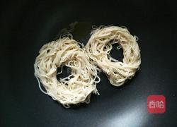面条火腿煎蛋的做法图解5