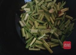 芹菜炒豆干的做法图解3