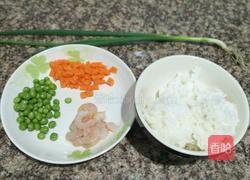 豌豆虾仁炒饭的做法图解1