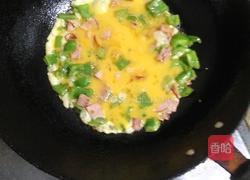 鸡蛋披萨的做法图解6