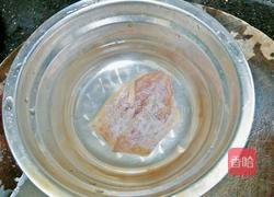 瑶柱尤鱼干红豆花生鸡脚汤的做法图解2