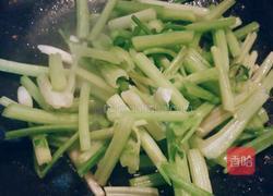 芹菜炒肉丝的做法图解3