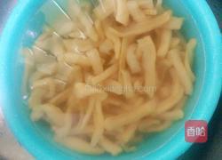 双椒炒萝卜干的做法图解1