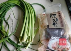 蒜苔炒腊肉的做法图解1