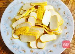 芹菜肉丝炒黄豆腐的做法图解2